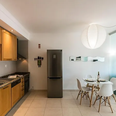 アパート Algarve Vibes Apartment, Wifi, Pool, Ac, Bbq ポルティマン