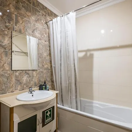 Algarve Vibes Apartment, Wifi, Pool, Ac, Bbq ポルティマン